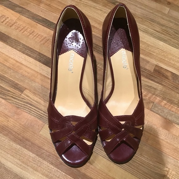 Nicole “Misty” heels. Lattice work peep toes. Size 8.5 M. - Picture 2 of 9